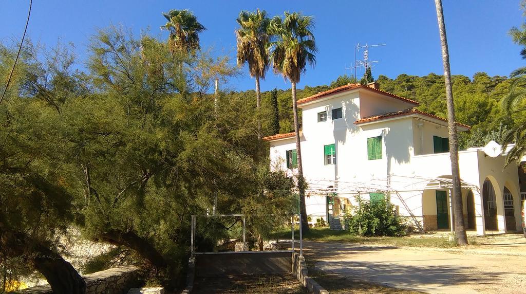 Resort Village T.N. Milna 维斯 外观 照片
